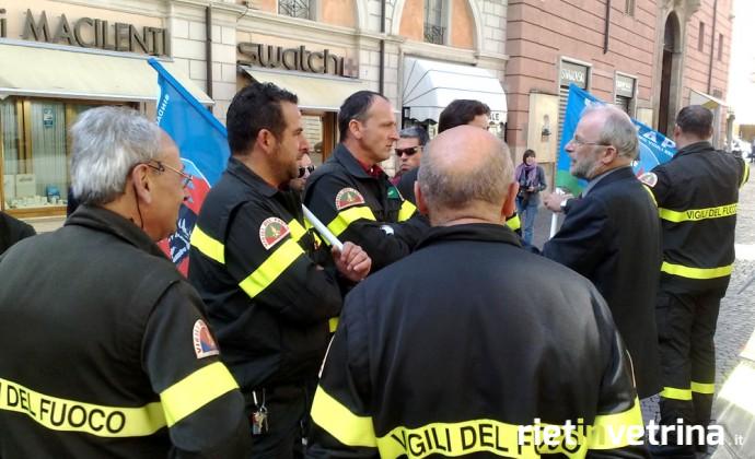 Vigili del fuoco in piazza a Rieti