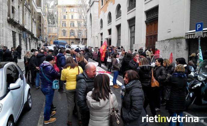 azienda_schneider_manifestazione_ministero_21_01_14_a