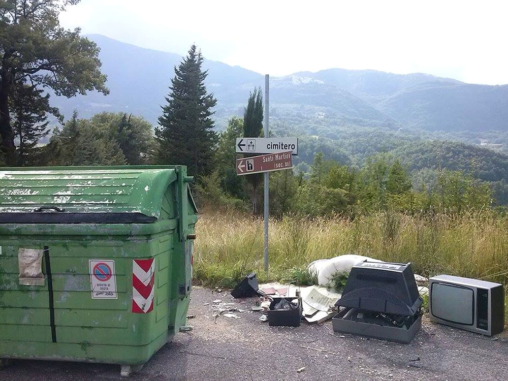 incuria_degrado_cimitero_cerchiara_2