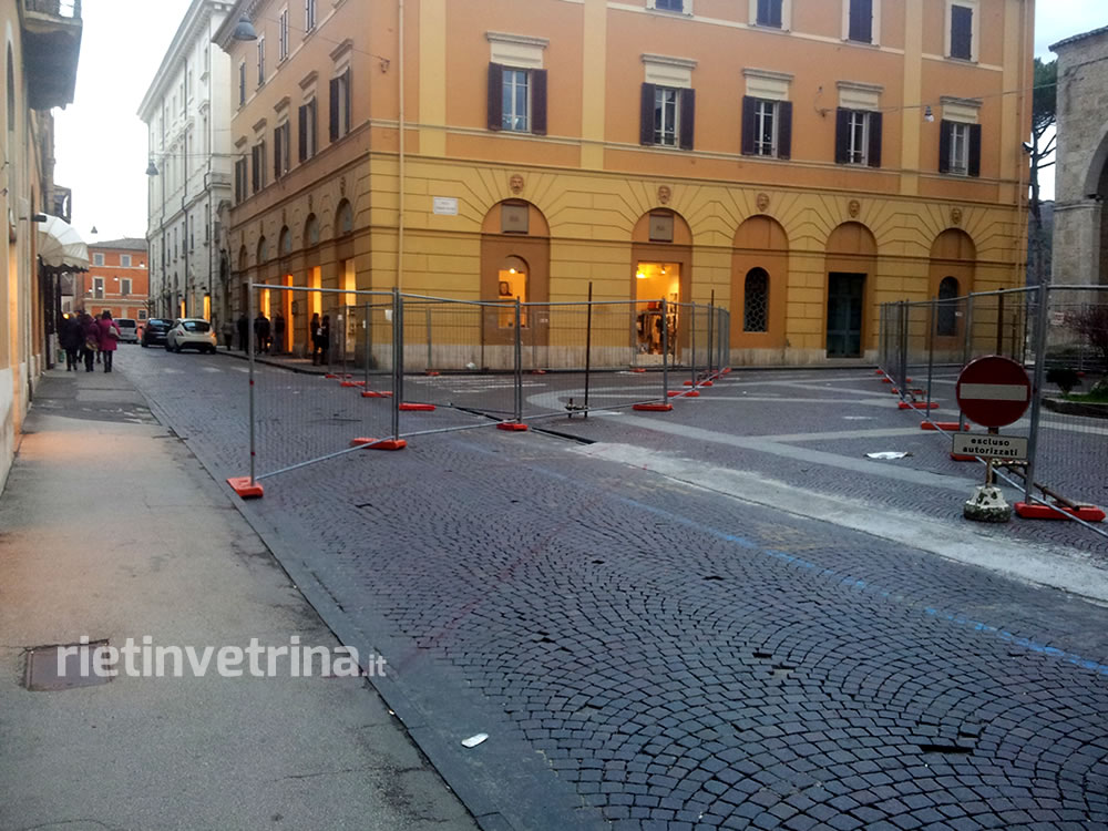 lavori_plus_chiusura_via_cintia_23_03_15_a