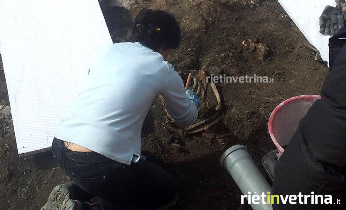 lavori_plus_piazza_vittorio_emanuele_ii_cantiere_plus_ritrovamento_scheletro_umano_ossa_umane_03_03_15
