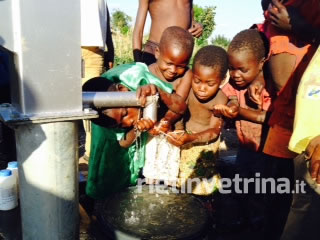 la_lokomotiva_pozza_acqua_malawi_1