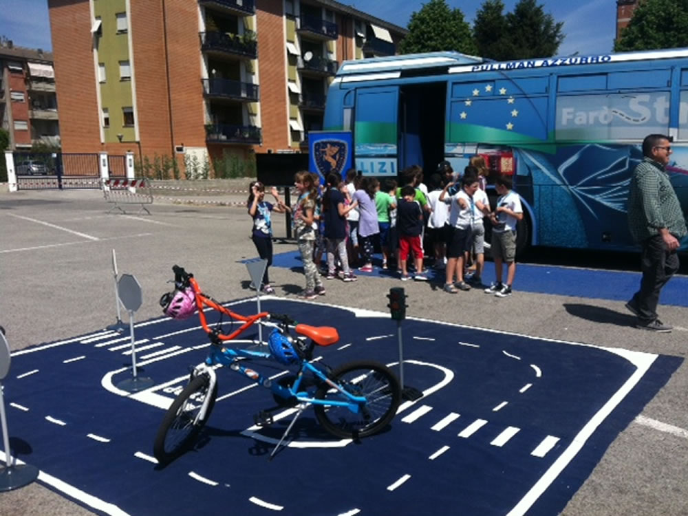 questura_di_rieti_pullman_azzurro_a_rieti_2