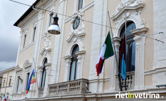 comune_di_rieti_bandiere_a_mezz_asta_bandiera_della_pace_1