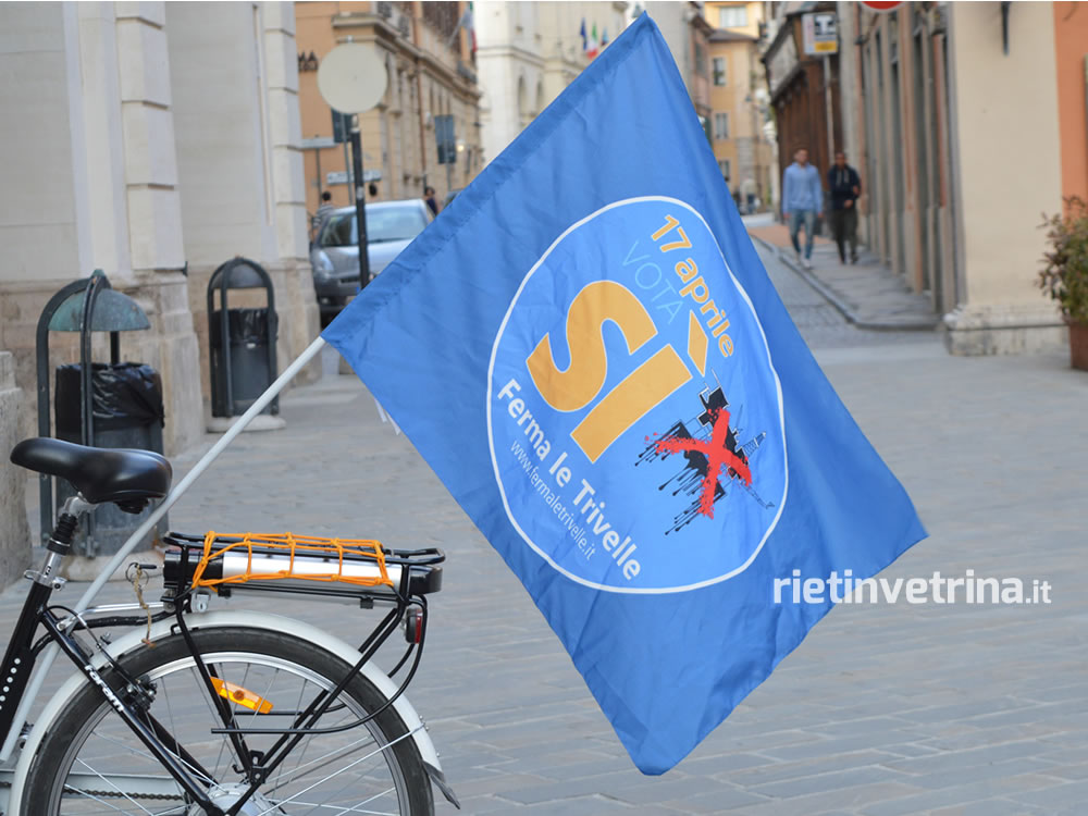 referendum_trivelle_comitato_si_in_piazza_vittorio_emanuele_II_2