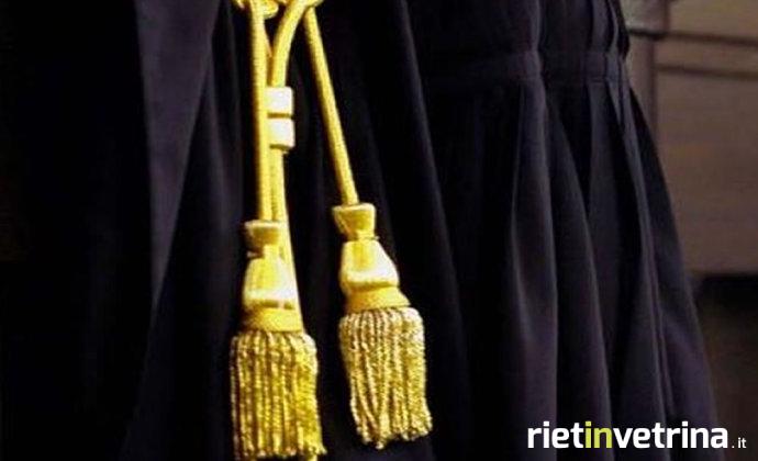 tribunale_toga_giudice_reato