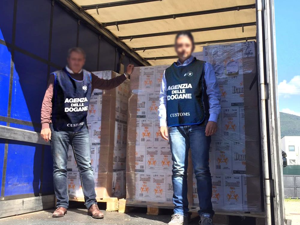 gdf_guardia_di_finanza_sequestro_78_tonnellate_alcol_puro_e_vodka_2