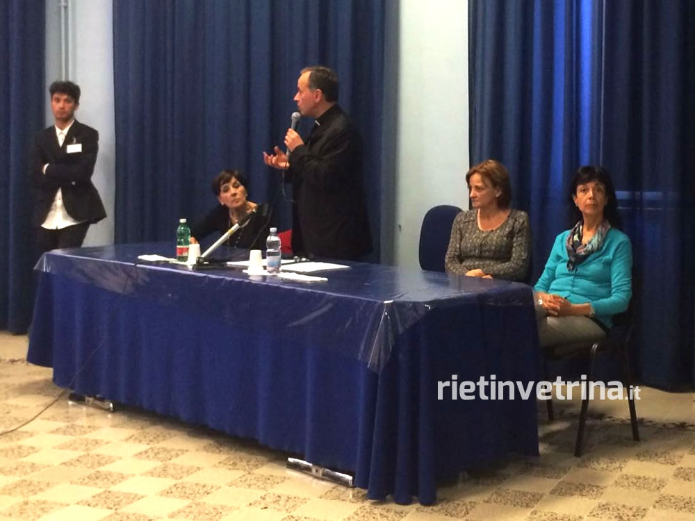 mons_domenico_pompili_incontra_gli_studenti_del_concorso_filosofia_e_natura_1