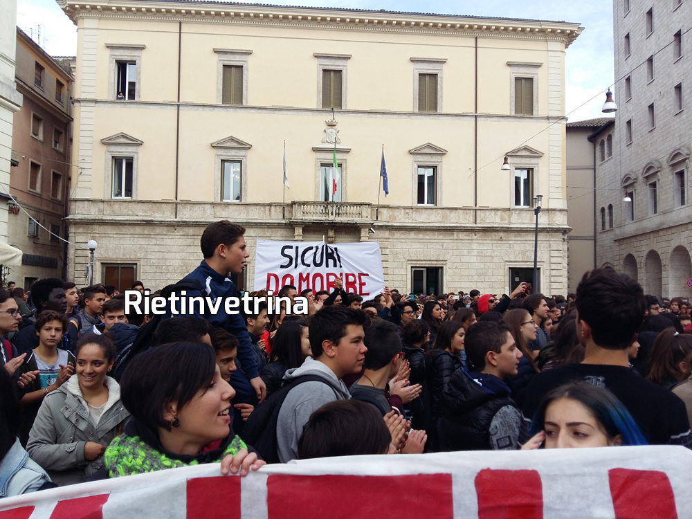 corteo_studenti_scuole_sicure_10