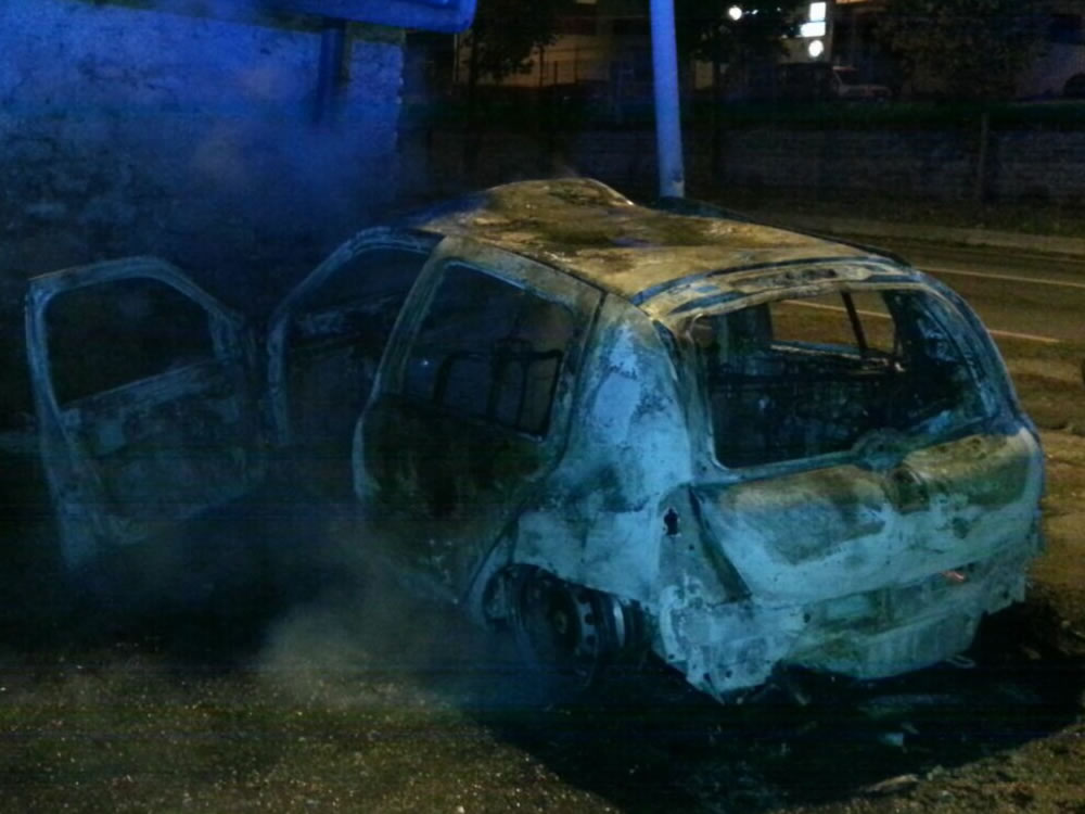 incidente_renault_auto_incendiata_salaria_per_l_aquila_07_11_16_b
