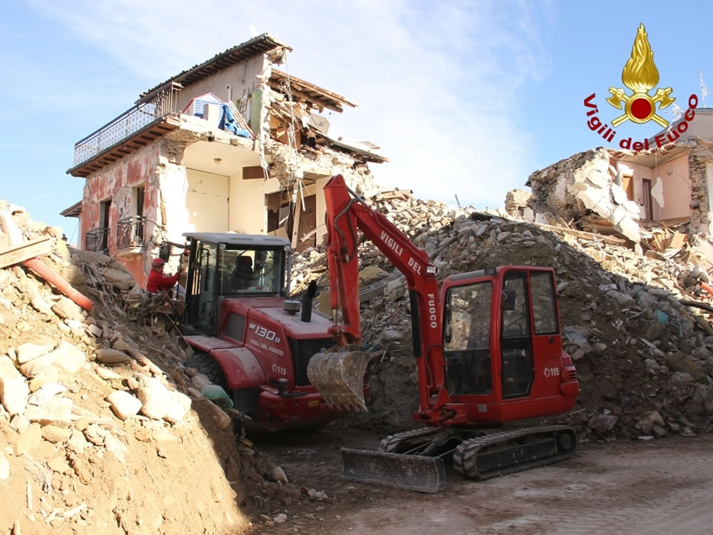 terremoto_amatrice_demolizione_controllata_edifici_09_12_16_a