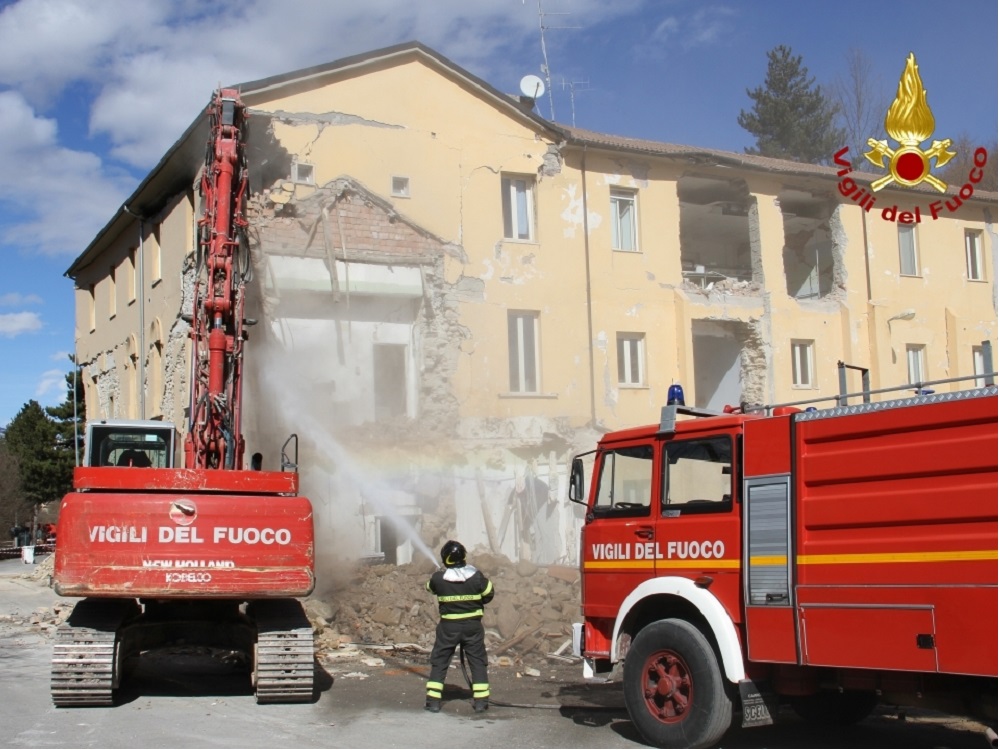 terremoto_amatrice_demolizione_oospedale_grifoni_1