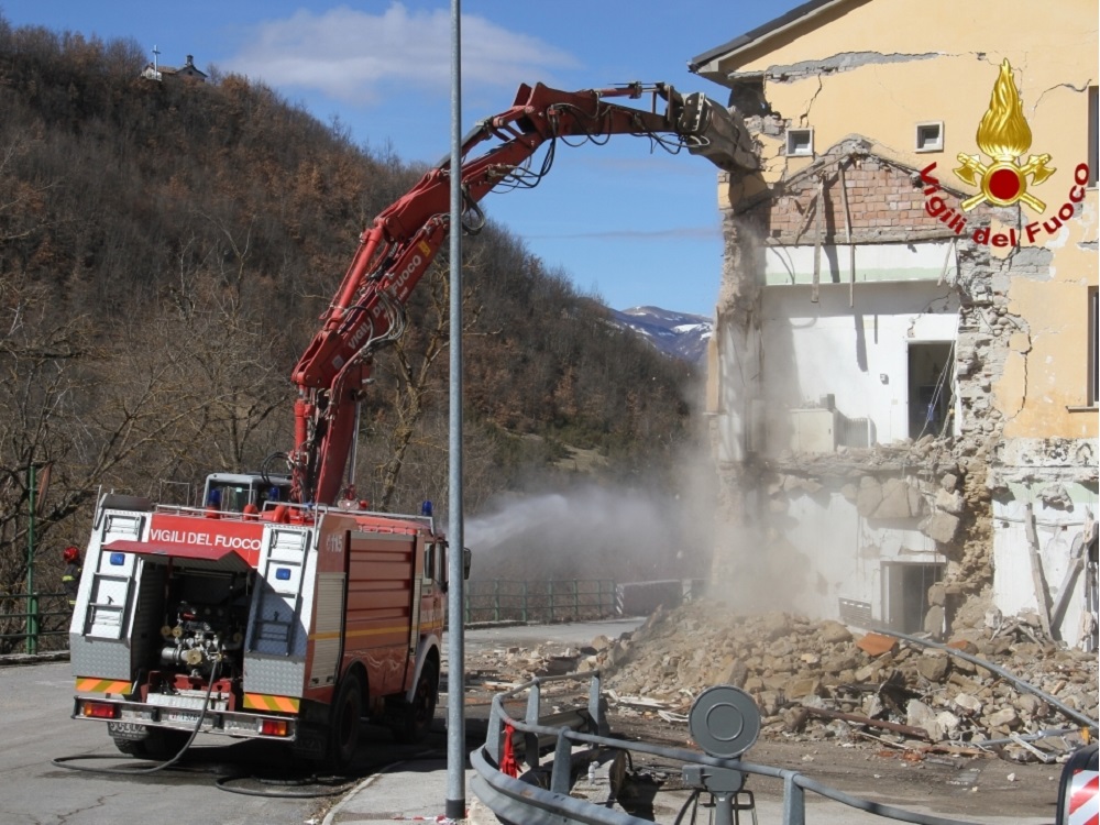 terremoto_amatrice_demolizione_oospedale_grifoni_2