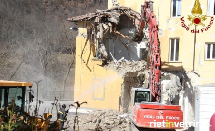 terremoto_amatrice_demolizione_oospedale_grifoni_4