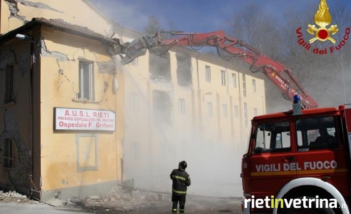terremoto_amatrice_demolizione_oospedale_grifoni_53