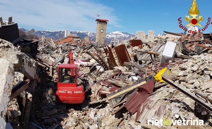 terremoto_amatrice_rimozione_macerie_via_nicola_rosei_1