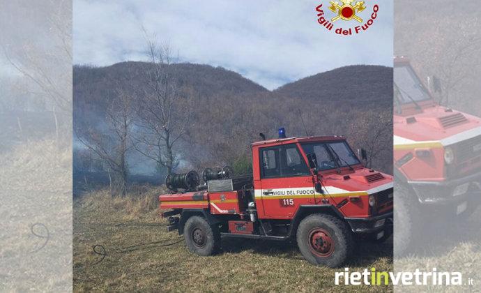 vigili_de_fuoco_incendio_bosco_pompieri
