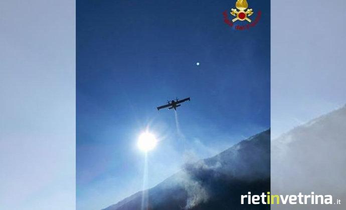vigili_del_fuoco_incendio_boschivo_zona_castel_sant_angelo7