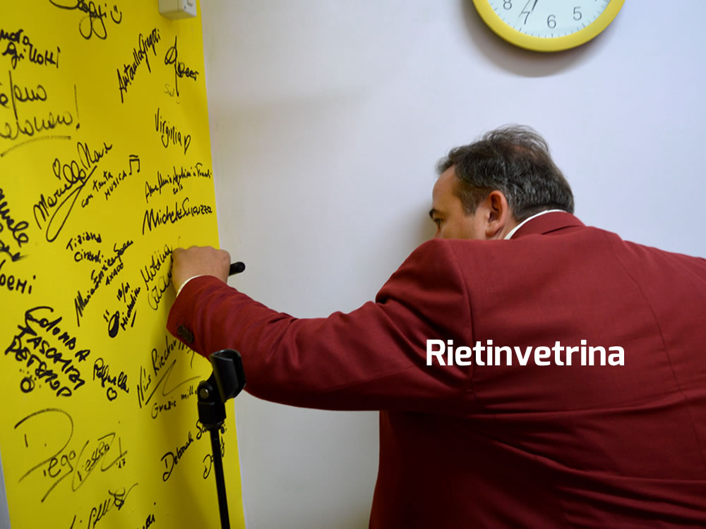 giuliano_pisapia_e_luca_telese_redazione_di_rietinvetrina_e_radiomondo_4