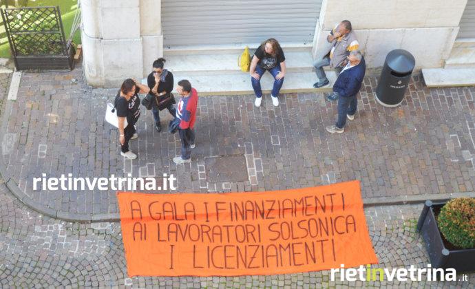 manifestazione_ex_lavoratori_solsonica_gala_sotto_unindustria_rieti_04_10_17