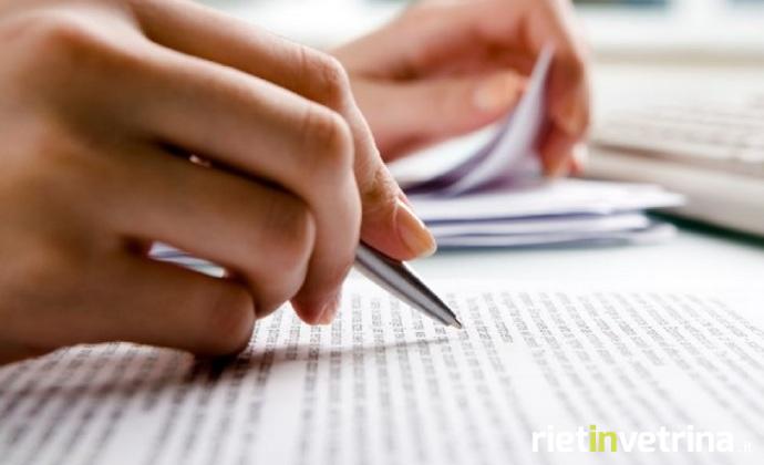 mano_che_scrive_con_penna_2