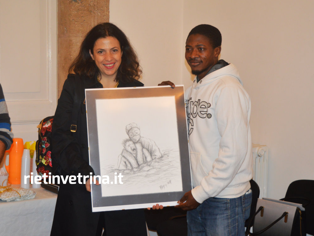 mostra_sculture_fasasi_cooperativa_il_volo_10_assessore_giovanna_palomba