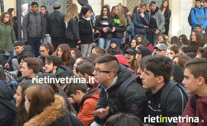 manifestazione_sciopero_controvento_studenti_alternanza_scuola_lavoro_6