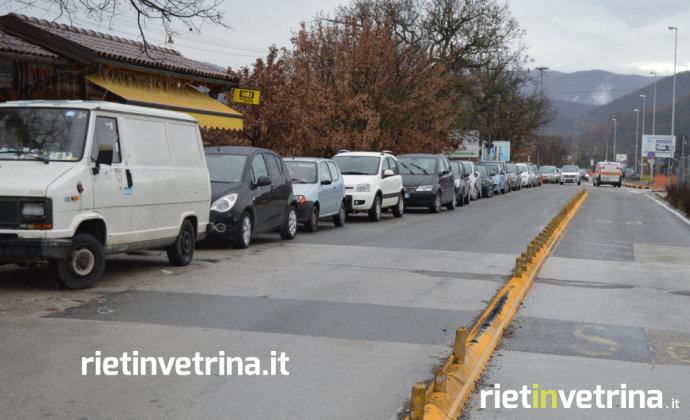 via_baroni_parcheggi_parcheggio_ospedale_de_lellis_auto_divieto_di_sosta_5