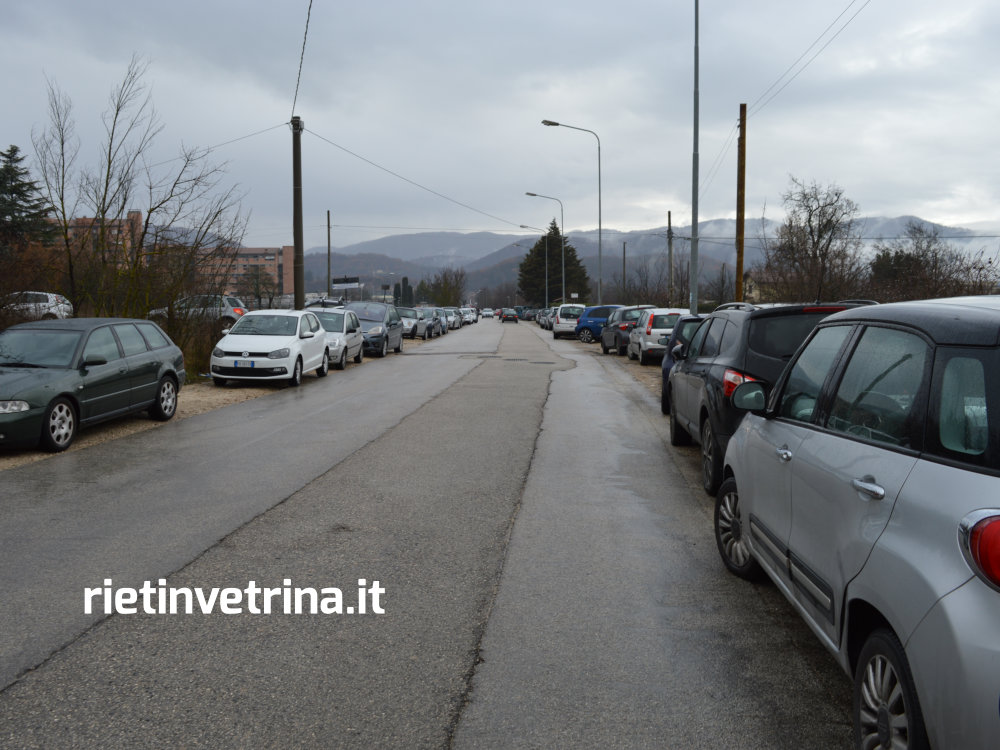 via_kennedy_parcheggi_parcheggio_ospedale_de_lellis_auto_divieto_di_sosta_4