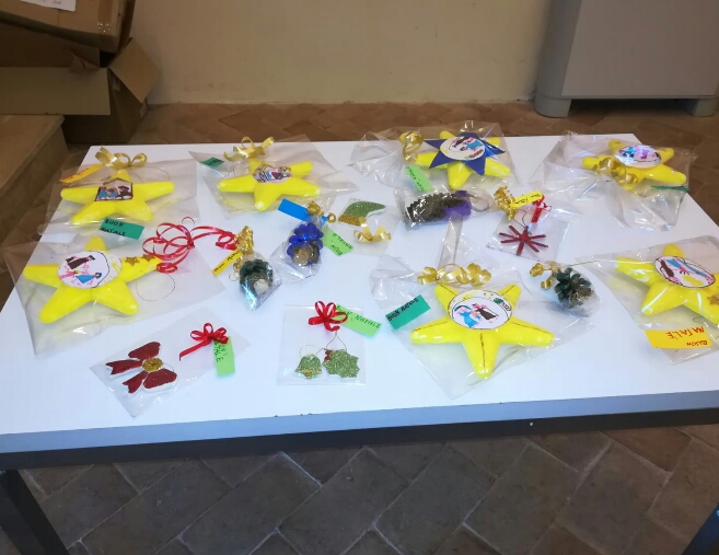 Lavoretti Per Mercatino Scolastico Di Natale.I Bambini Della Scuola Di Cittaducale Espongono I Lavoretti Di Natale Rietinvetrina